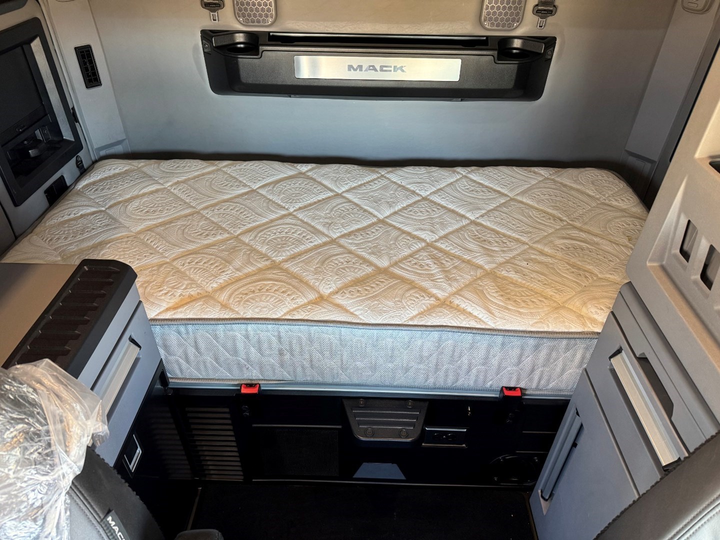 2020 MACK AN64T - USED TRUCKS SLEEPER - image 18